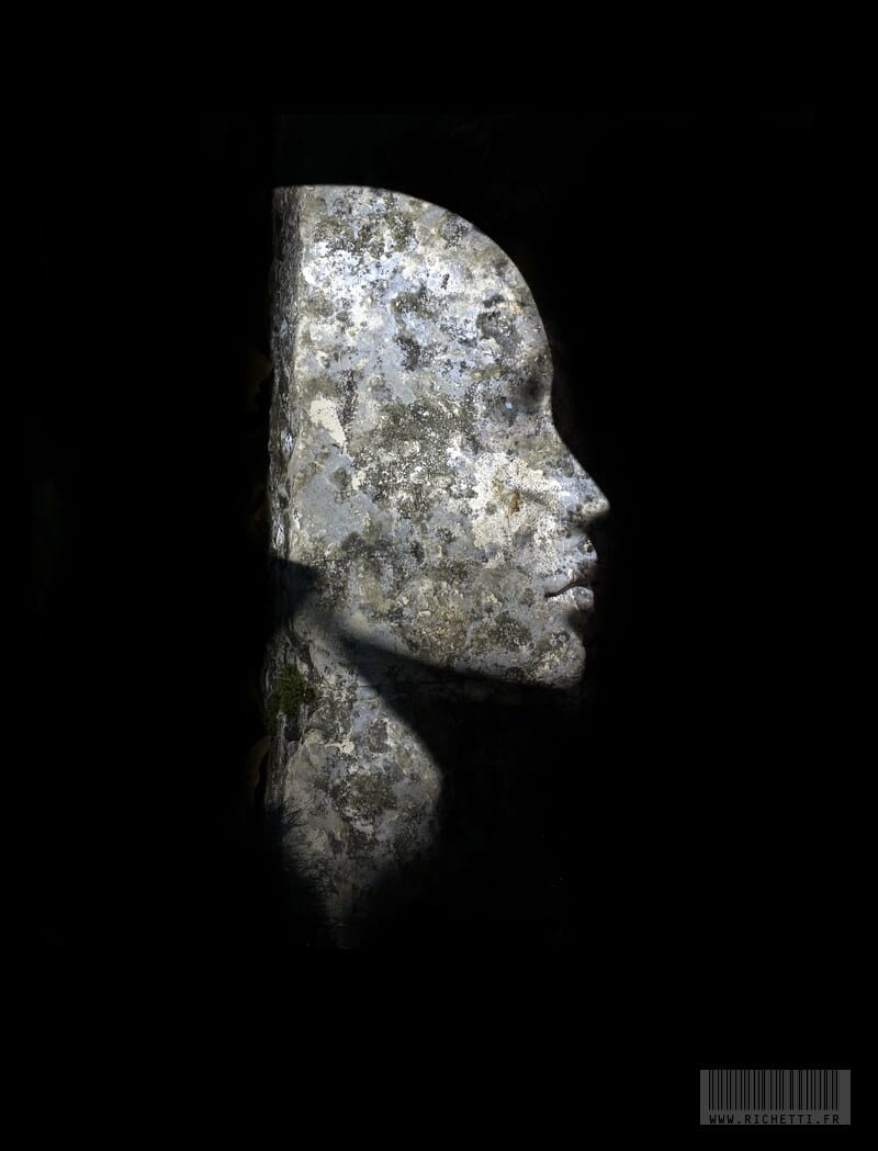 « Petit fils de Moaï » photographisme de la série Les Mixtoides © Julien Richetti, 2013 (impression format portrait 3:4 sur dibond)