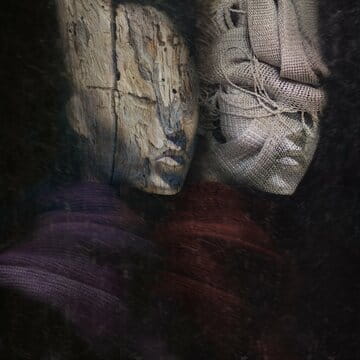 « Le cardinal et la caporale » photographisme de la série Les Misérables (duo) © Julien Richetti, 2016 (impression format carré sur dibond)